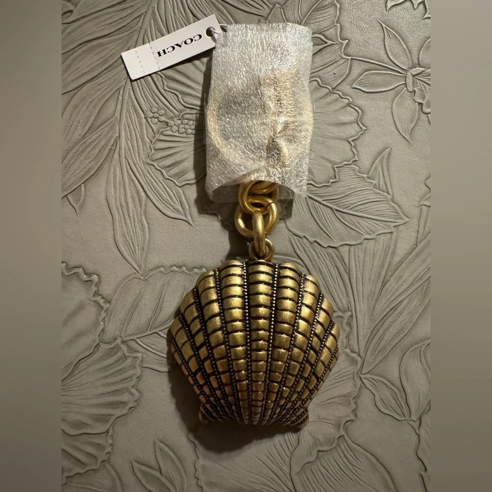 Coach | The Summer I Turned Pretty™ Shell Bag Charm - Picture 4 of 4